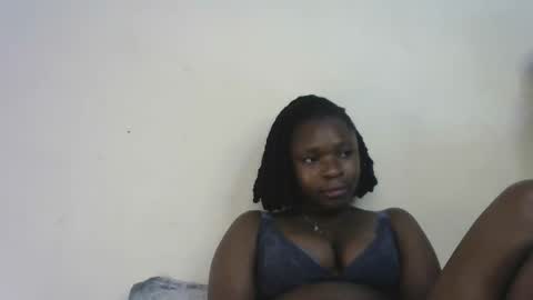 holy_ebony online show from 04/12/26, 12:26
