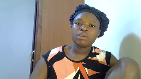 holy_ebony online show from 05/18/26, 04:07