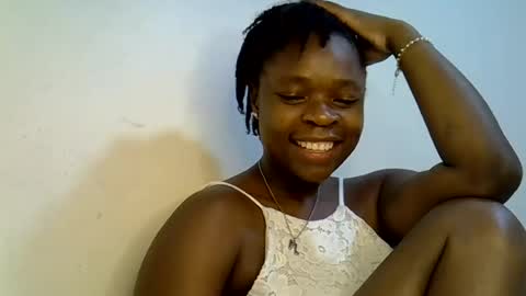 holy_ebony online show from 06/15/26, 04:42