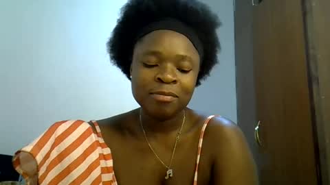 holy_ebony online show from 06/19/26, 07:17