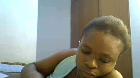 holy_ebony online show from 06/24/26, 04:17