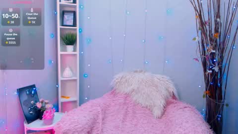 Snapshot of holy_girl_x chatting on 11/08/25, 02:56 Holy girl online show from 11/08/25, 02:56