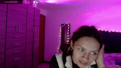 Juli online show from 09/18/25, 02:57