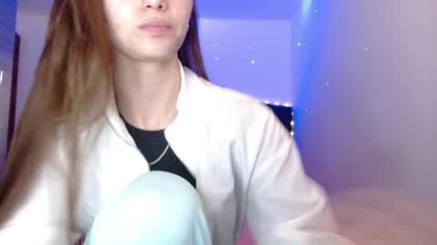 Snapshot of holy_juli2 chatting on 04/17/26, 02:14 Juli online show from 04/17/26, 02:14