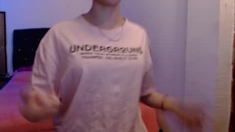 Snapshot of holy_juli2 chatting on 04/20/26, 04:04 Juli online show from 04/20/26, 04:04