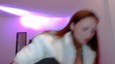 Snapshot of holy_juli2 chatting on 04/25/26, 04:04 Juli online show from 04/25/26, 04:04