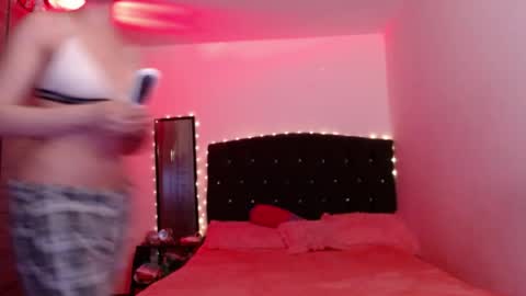 Snapshot of holy_juli2 chatting on 05/10/26, 03:23 Juli online show from 05/10/26, 03:23