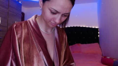 Snapshot of holy_juli2 chatting on 05/19/26, 03:24 Juli online show from 05/19/26, 03:24