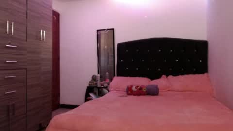 Snapshot of holy_juli2 chatting on 05/21/26, 03:57 Juli online show from 05/21/26, 03:57