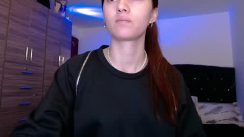 holy_julii online show from 06/07/26, 03:54