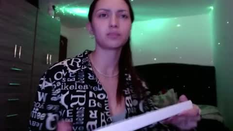 holy_julii online show from 06/11/26, 04:43