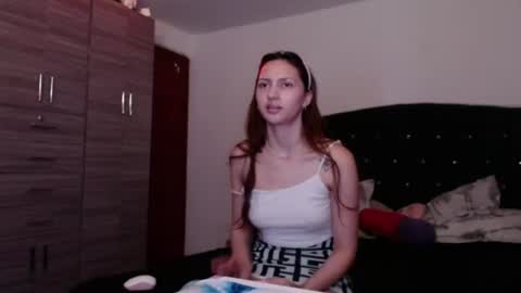 holy_julii online show from 06/25/26, 05:12