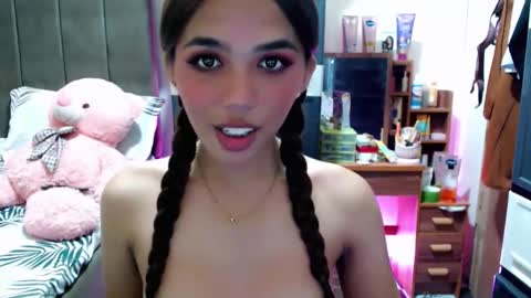 holy_molly1 online show from 11/03/25, 12:17