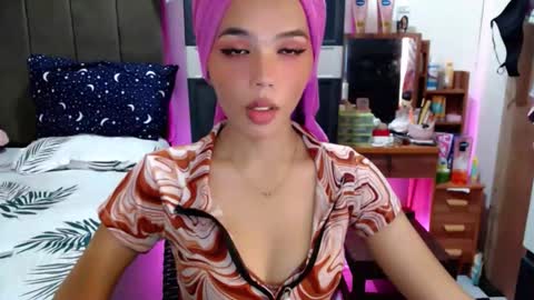 holy_molly1 online show from 11/09/25, 06:44