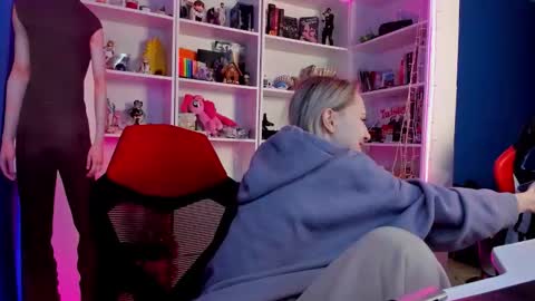 Snapshot of holy_rumi chatting on 01/18/26, 12:09 Rumi online show from 01/18/26, 12:09