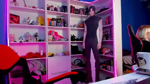 Snapshot of holy_rumi chatting on 02/14/26, 10:45 Rumi online show from 02/14/26, 10:45