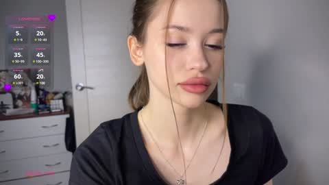 Snapshot of holybabe342 chatting on 12/20/24, 11:54 Vio online show from 12/20/24, 11:54