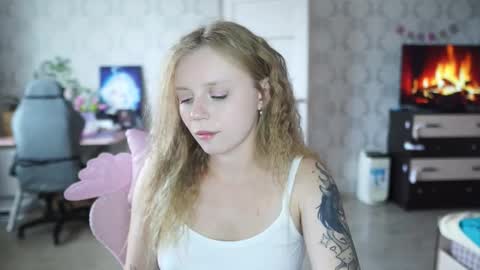 Snapshot of holydumplings chatting on 10/13/25, 09:31 Taiga online show from 10/13/25, 09:31