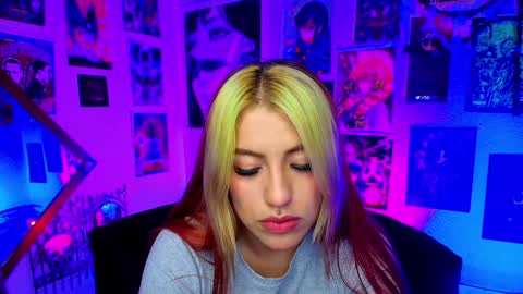 Snapshot of holyeva chatting on 12/18/24, 12:10 online show from 12/18/24, 12:10