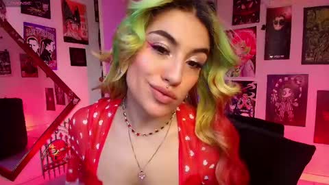 Snapshot of holyeva chatting on 02/18/25, 09:20 online show from 02/18/25, 09:20