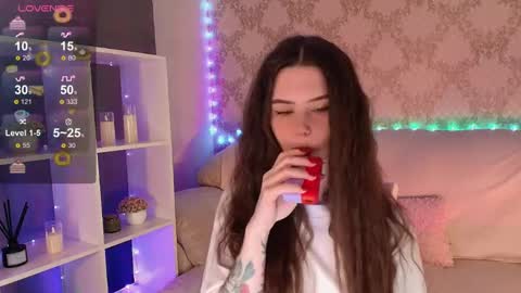 Mia online show from 06/05/26, 03:46