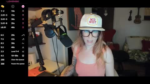 Snapshot of homemakermilf chatting on 03/22/26, 01:31 Harley online show from 03/22/26, 01:31