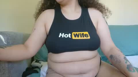 Snapshot of honeeyyy_pot chatting on 05/20/26, 10:16 Honey online show from 05/20/26, 10:16