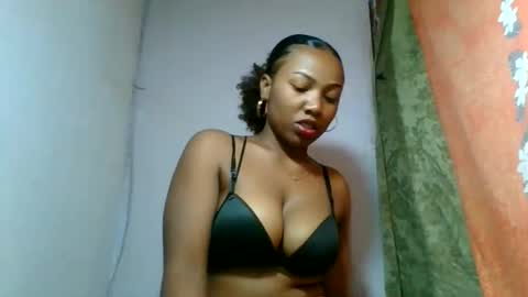 Snapshot of honeria98 chatting on 06/10/26, 06:45 honeria98 online show from 06/10/26, 06:45