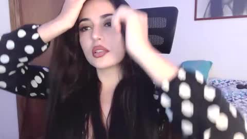 Honey Aynu online show from 10/14/25, 06:20