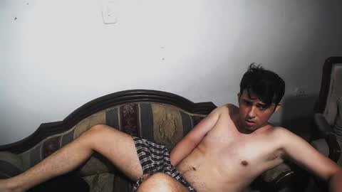 Snapshot of honey_baby19 chatting on 06/02/26, 02:13 Jhonny online show from 06/02/26, 02:13