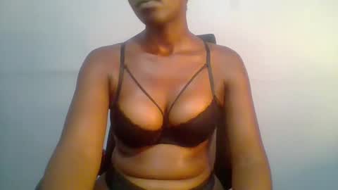 Snapshot of honey_beb chatting on 02/19/25, 04:22 honey_beb online show from 02/19/25, 04:22