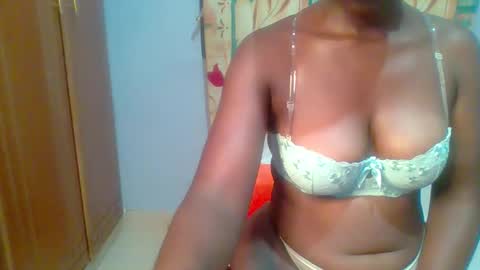 Snapshot of honey_beb chatting on 02/21/25, 01:55 honey_beb online show from 02/21/25, 01:55