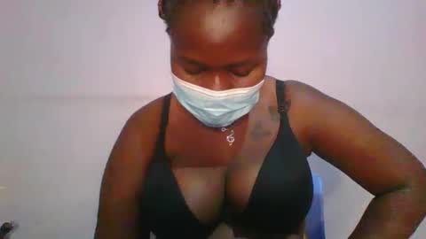 Snapshot of honey_beb chatting on 09/21/25, 04:36 honey_beb online show from 09/21/25, 04:36