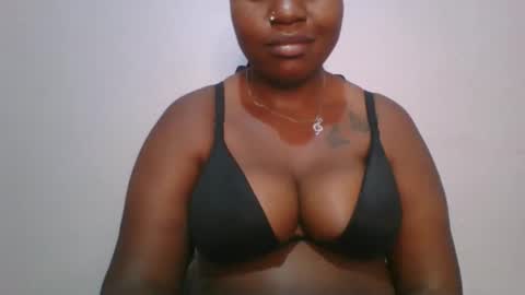 Snapshot of honey_beb chatting on 09/28/25, 08:25 honey_beb online show from 09/28/25, 08:25