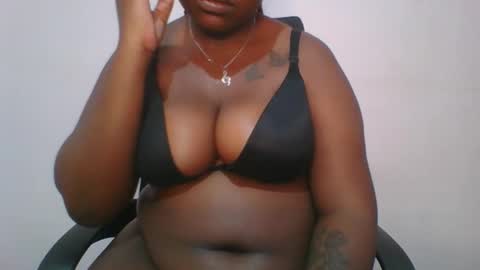 Snapshot of honey_beb chatting on 09/29/25, 08:30 honey_beb online show from 09/29/25, 08:30