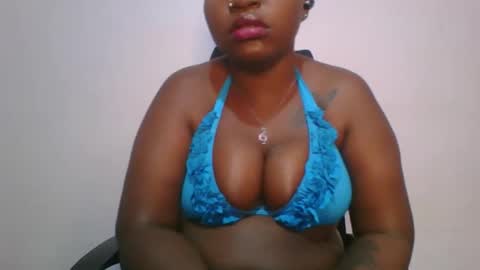 Snapshot of honey_beb chatting on 10/12/25, 04:50 honey_beb online show from 10/12/25, 04:50