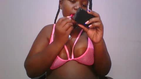 Snapshot of honey_beb chatting on 10/19/25, 02:23 honey_beb online show from 10/19/25, 02:23