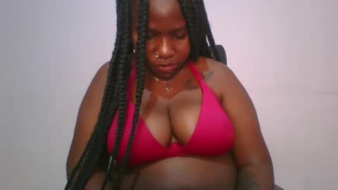 Snapshot of honey_beb chatting on 10/19/25, 04:40 honey_beb online show from 10/19/25, 04:40
