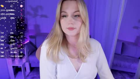 Snapshot of honey_blondee chatting on 05/05/26, 08:06 Tammy online show from 05/05/26, 08:06