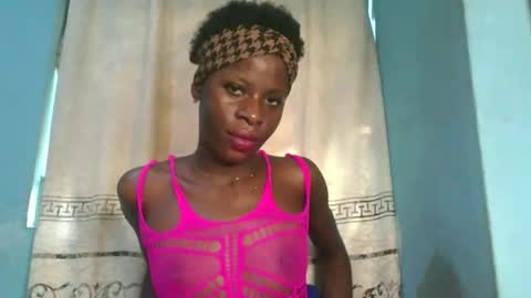 Snapshot of honey_bug2 chatting on 02/08/26, 08:29 Queen online show from 02/08/26, 08:29