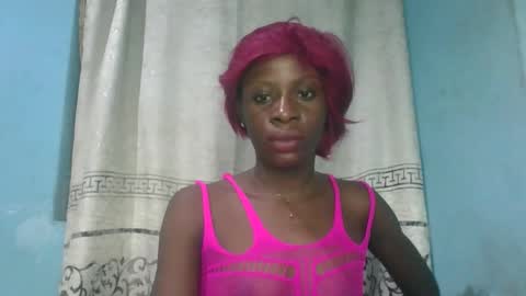 Snapshot of honey_bug2 chatting on 03/01/26, 05:20 Queen online show from 03/01/26, 05:20