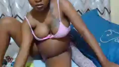 Snapshot of honey_bumb chatting on 06/13/26, 06:55 SILVIA online show from 06/13/26, 06:55