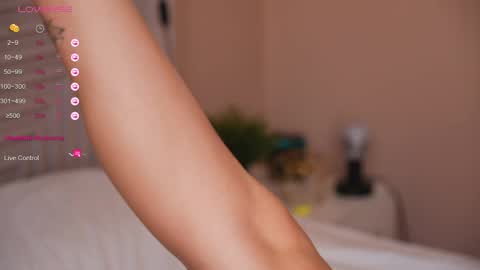 Snapshot of honey_buunny chatting on 06/02/26, 10:17 Kristina online show from 06/02/26, 10:17