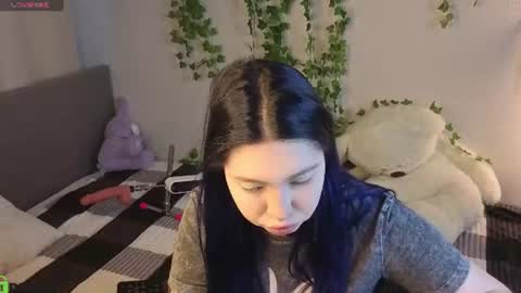 Snapshot of honey_cherrry chatting on 06/25/26, 01:38 Honey online show from 06/25/26, 01:38