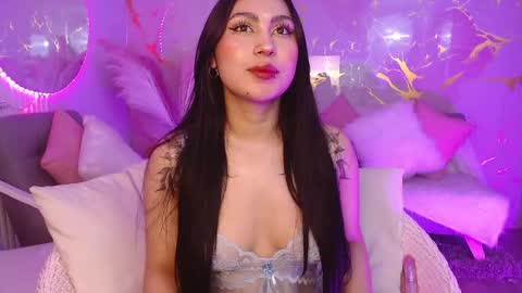 Snapshot of honey_doll_x chatting on 04/23/26, 04:35 honey_doll_x online show from 04/23/26, 04:35