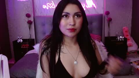 Snapshot of honey_doll_x chatting on 05/12/26, 08:33 honey_doll_x online show from 05/12/26, 08:33