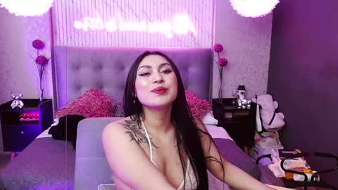 Snapshot of honey_doll_x chatting on 05/15/26, 04:41 honey_doll_x online show from 05/15/26, 04:41
