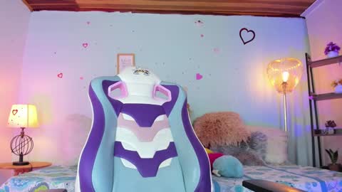 Snapshot of honey_fox01 chatting on 12/15/24, 04:29 HONEY online show from 12/15/24, 04:29