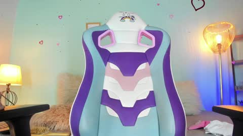 Snapshot of honey_fox01 chatting on 12/27/24, 08:28 HONEY online show from 12/27/24, 08:28