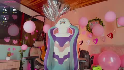 Snapshot of honey_fox01 chatting on 02/19/25, 09:58 HONEY online show from 02/19/25, 09:58